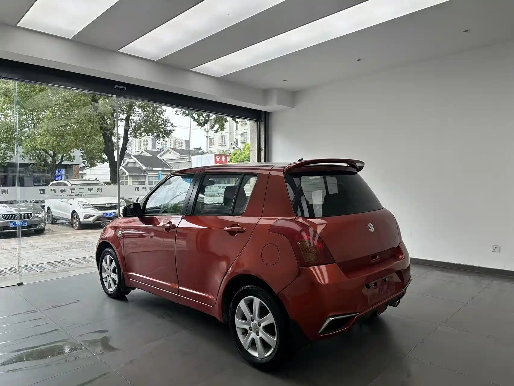 Фото 7 - Suzuki Swift