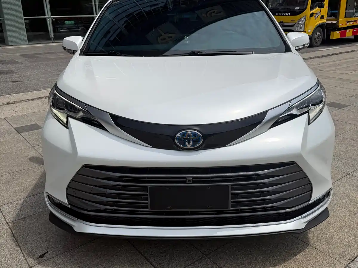 Toyota Sienna 2023 2.5L Hybrid Premium Edition