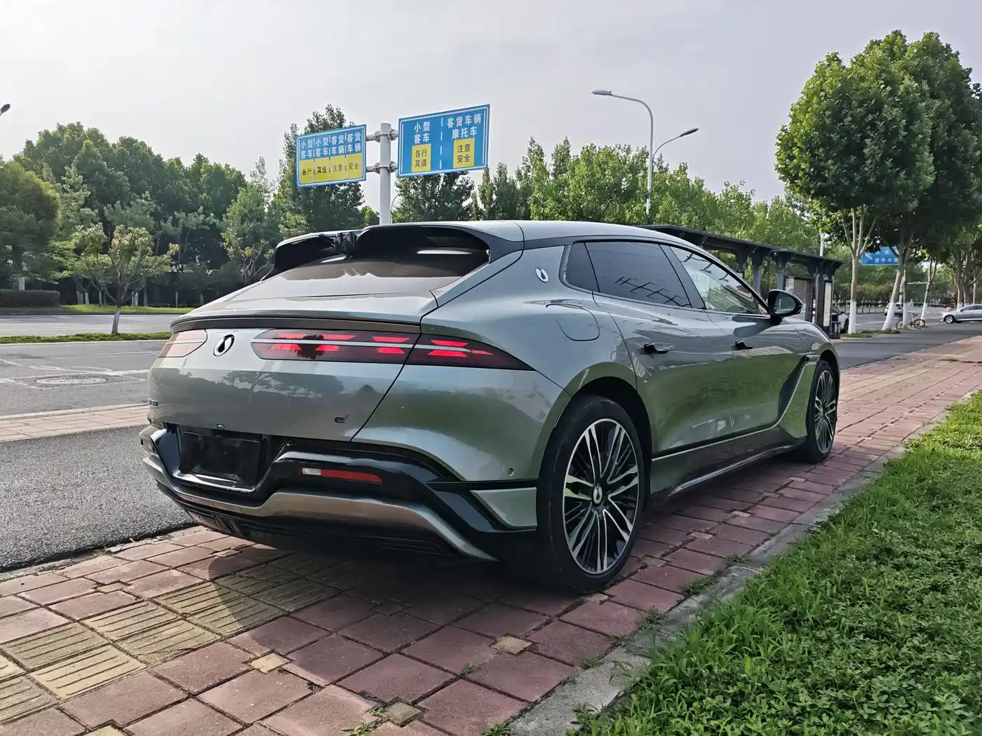 Denza Z9GT 2024 1100 AWD Ultra Edition фото 11
