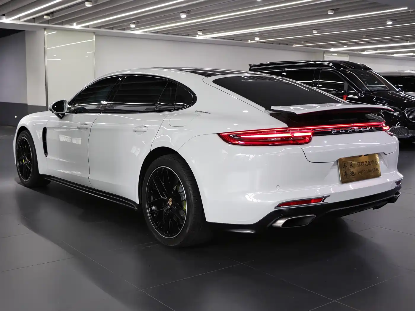 Porsche Panamera New Energy 2017 Panamera 4 E-Hybrid Executive Long Wheelbase 2.9T фото 5