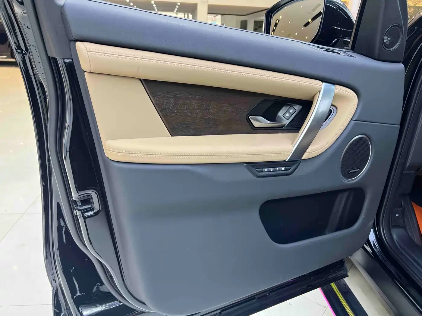 Land Rover Discovery Sport 2025 249PS Exploration Special Edition фото 9