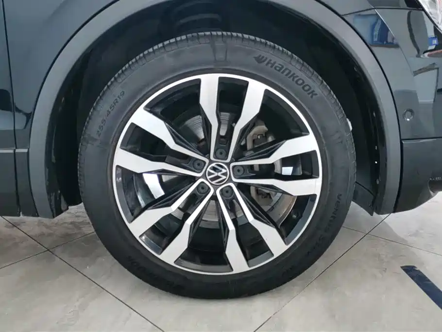 Volkswagen Tiguan L 2021 330TSI Automatic 2WD R-Line Premium фото 6