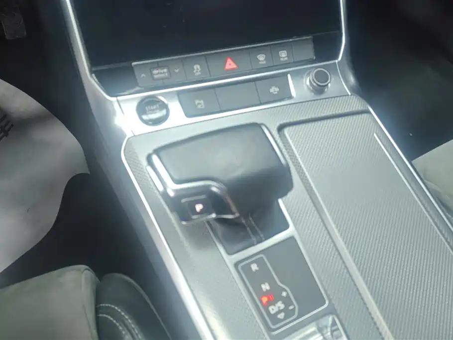 Audi A6L 2021 40 TFSI Luxury Sport фото 16