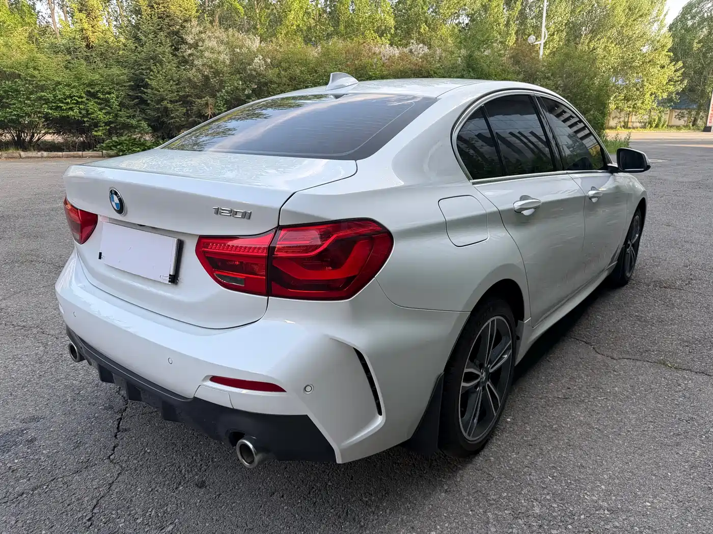 BMW 1 Series 2023 120i M Sport фото 4