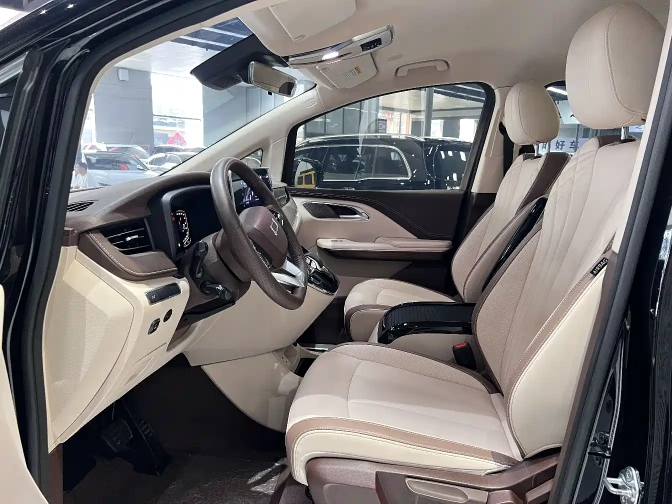 Besturn M9 2023 2.0T Premium 70th Anniversary Edition фото 4