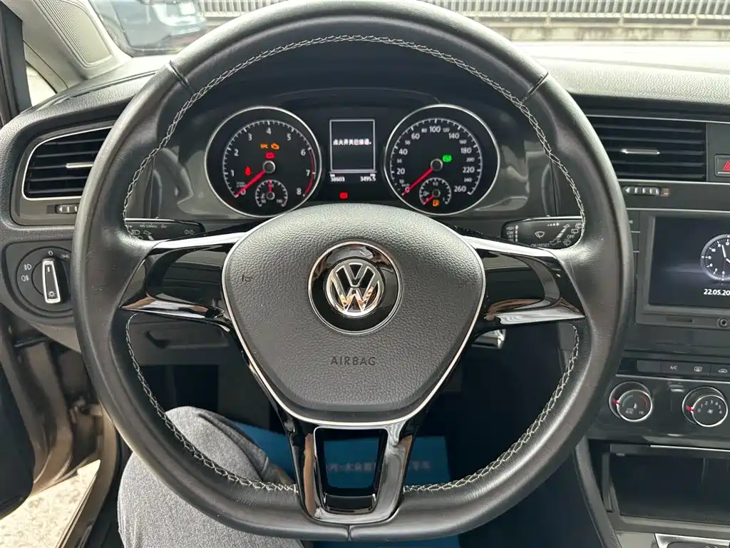 Volkswagen Golf 2017 230TSI Auto Comfort Millionth Anniversary Edition фото 8