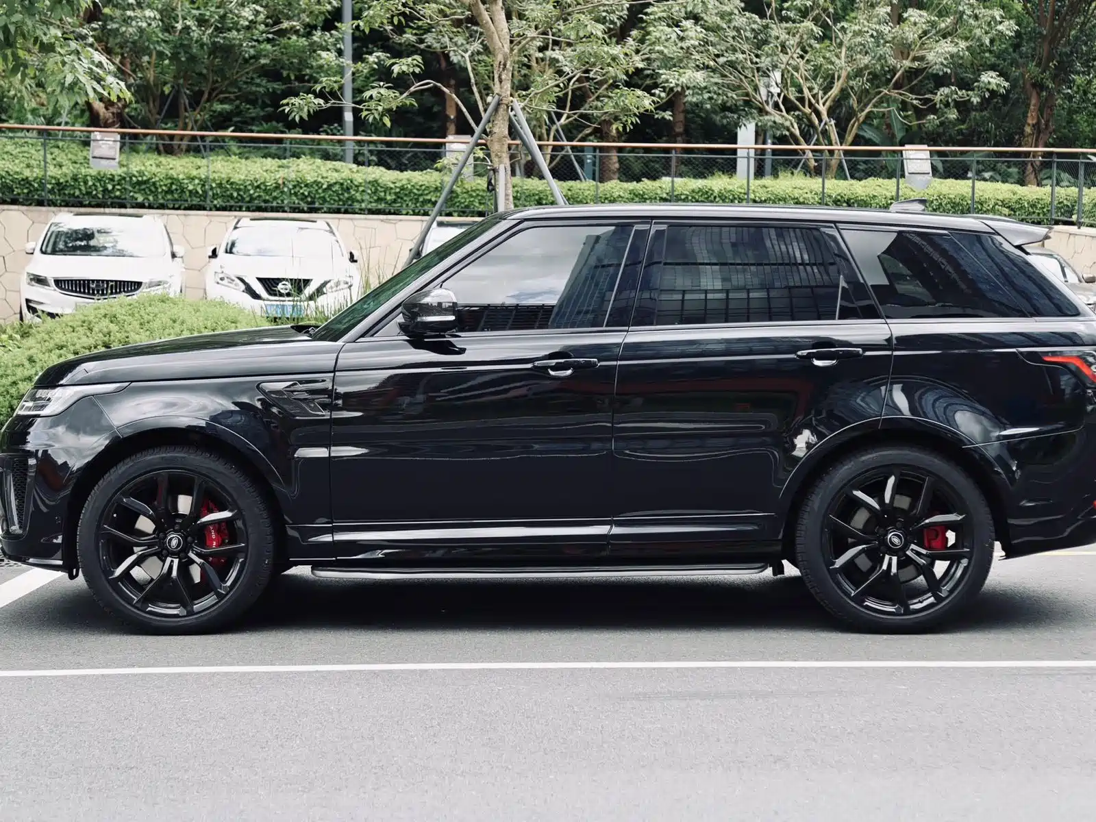 Photo 2 - Land Rover Range Rover Sport