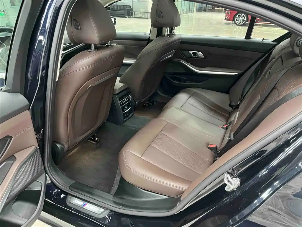 BMW 3 Series 2023 320Li M Sport Package фото 13
