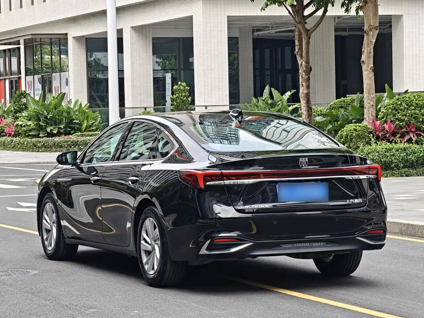 Buick LaCrosse 2023 Facelift 25T Overland Edition фото 11