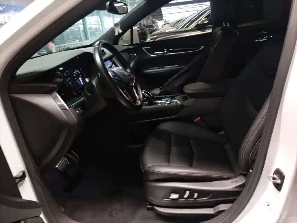 CADILLAC XT5