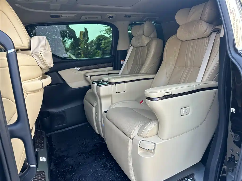 Toyota Alphard 2021 Hybrid 2.5L Premium фото 12