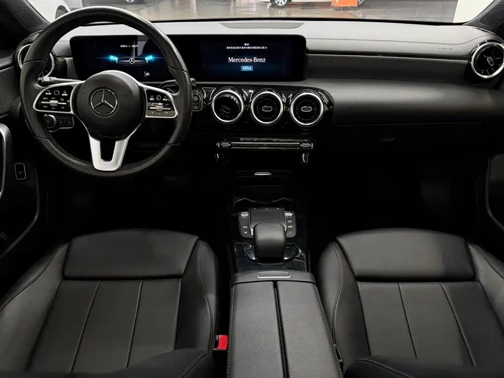 Mercedes-Benz A-Class 2022 A 180 L фото 11
