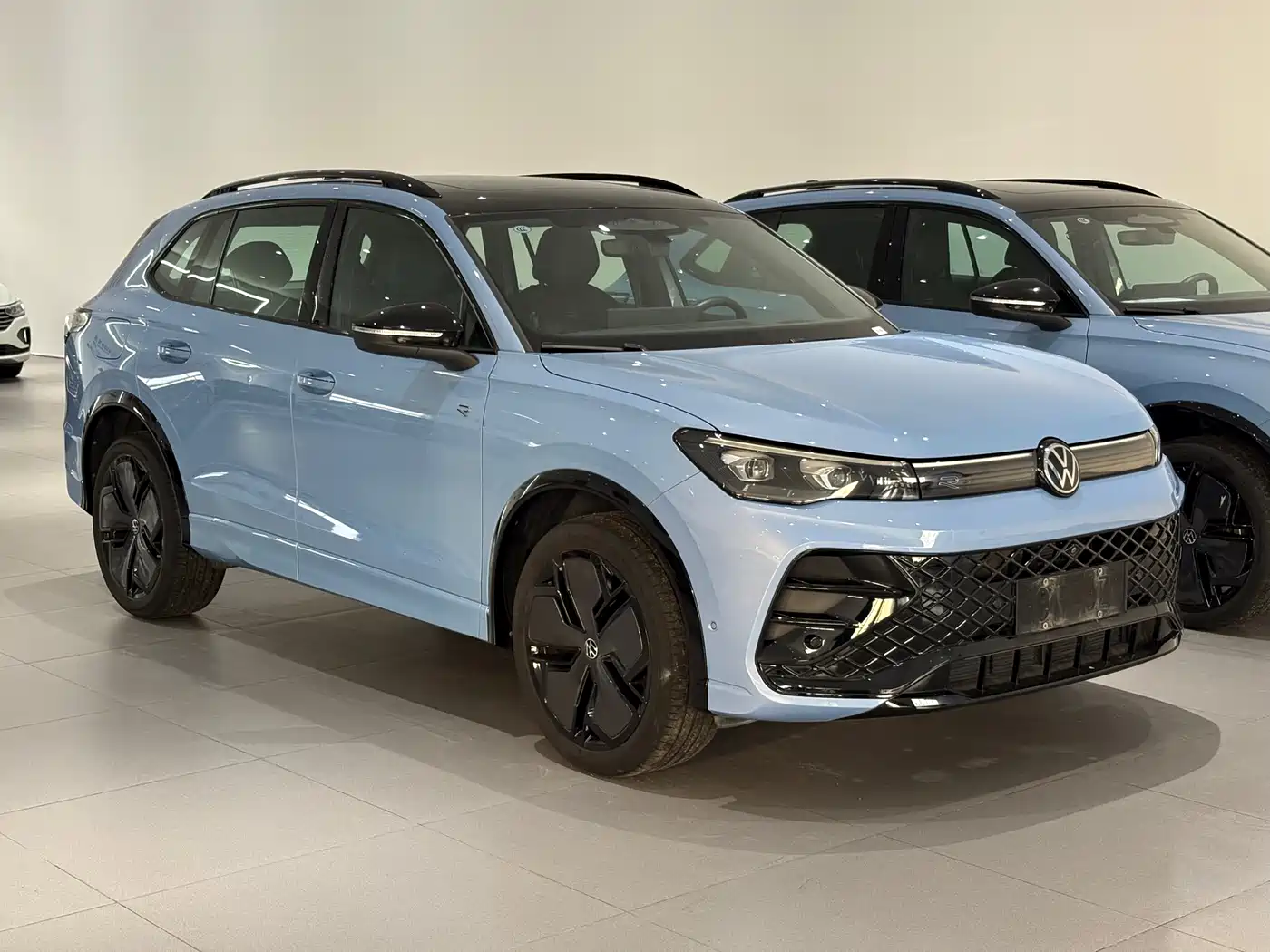 Volkswagen Tiguan L 2026 PRO 380TSI 4WD R-Line Smart Premium Edition фото 3