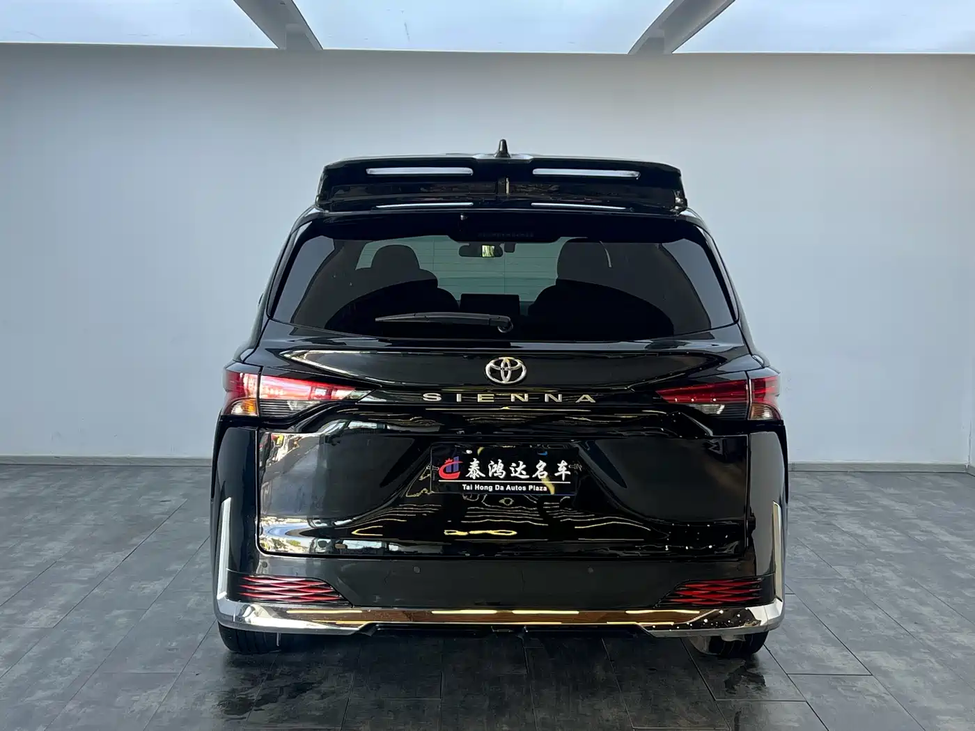 Toyota Sienna 2024 2.5L Hybrid Ultimate Premium Edition фото 6