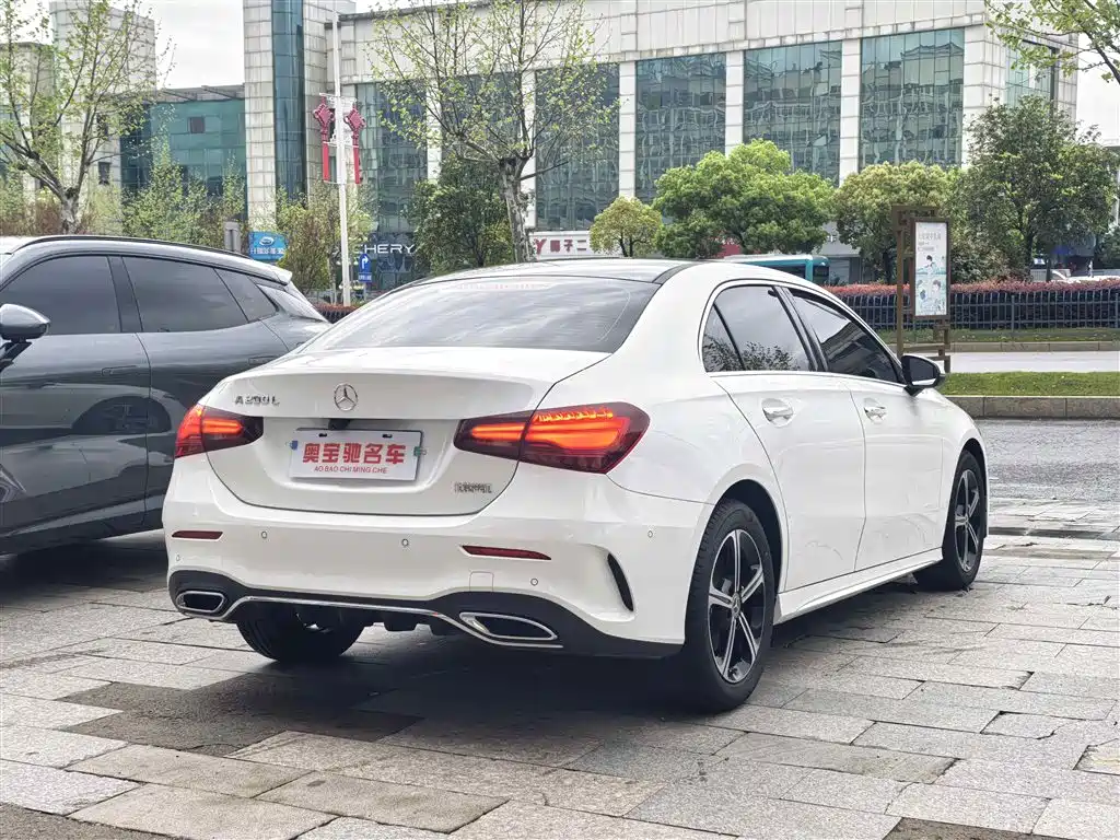 Mercedes-Benz A-Class 2023 A 200 L Fashion фото 7