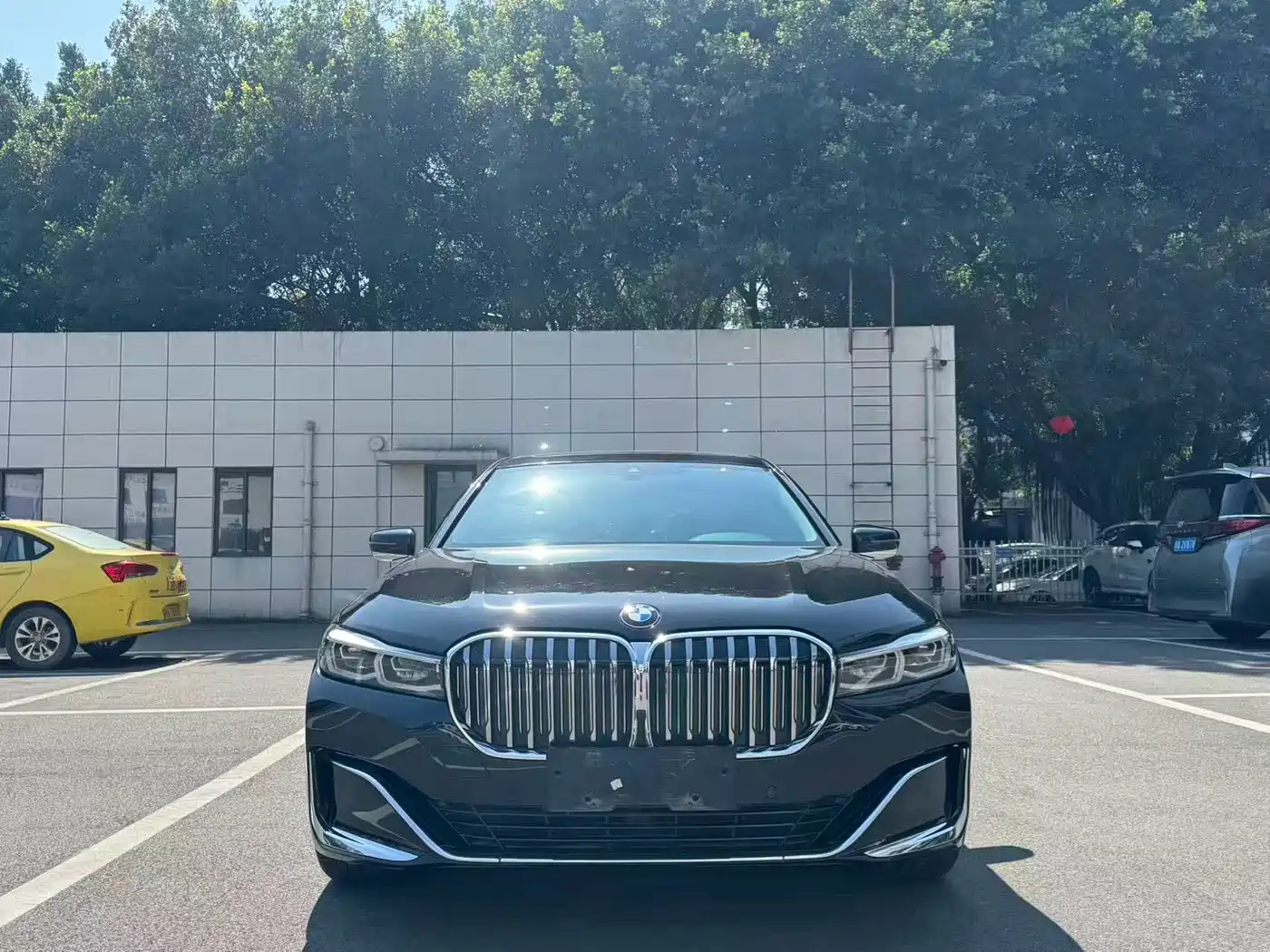 BMW 7 Series 2021 Model 740Li Leading Luxury Package фото 2