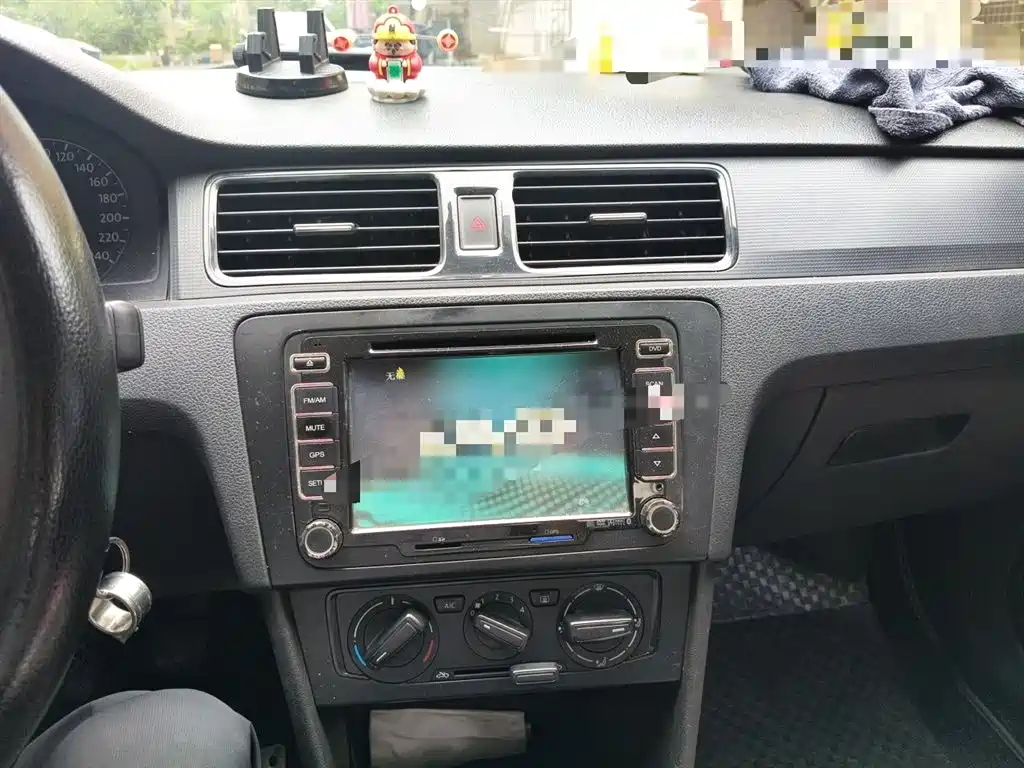 Volkswagen Santana 2013 1.4L Manual Trend Edition фото 10