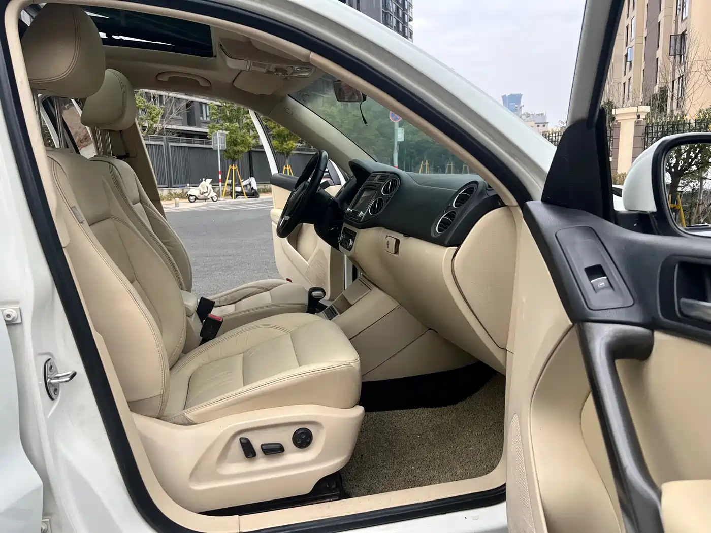 Volkswagen Tiguan 2012 2.0TSI Automatic 4WD Elite Edition фото 13