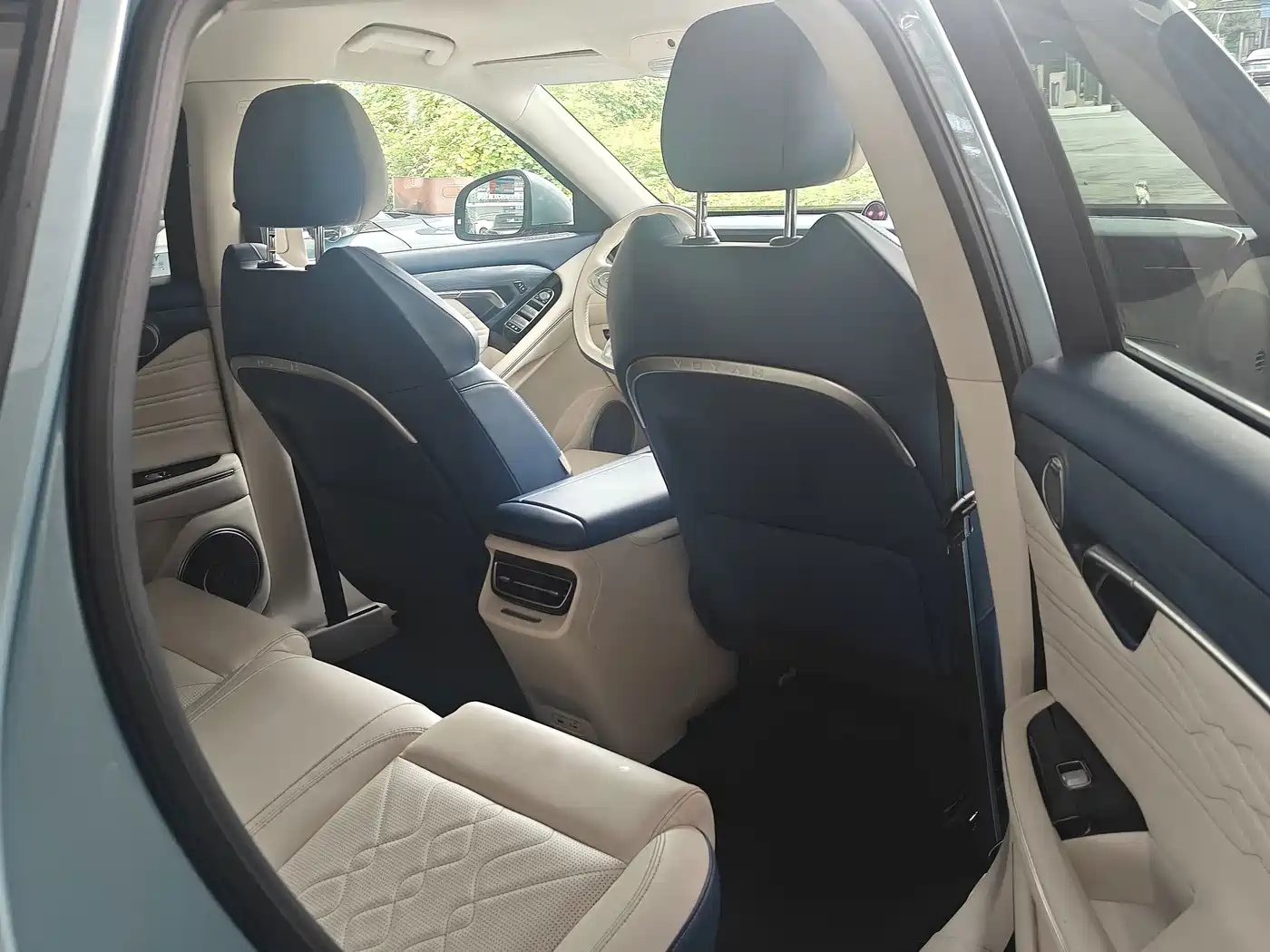 Voyah Free 2021 2021 AWD Standard Range Extender Exclusive Luxury Package