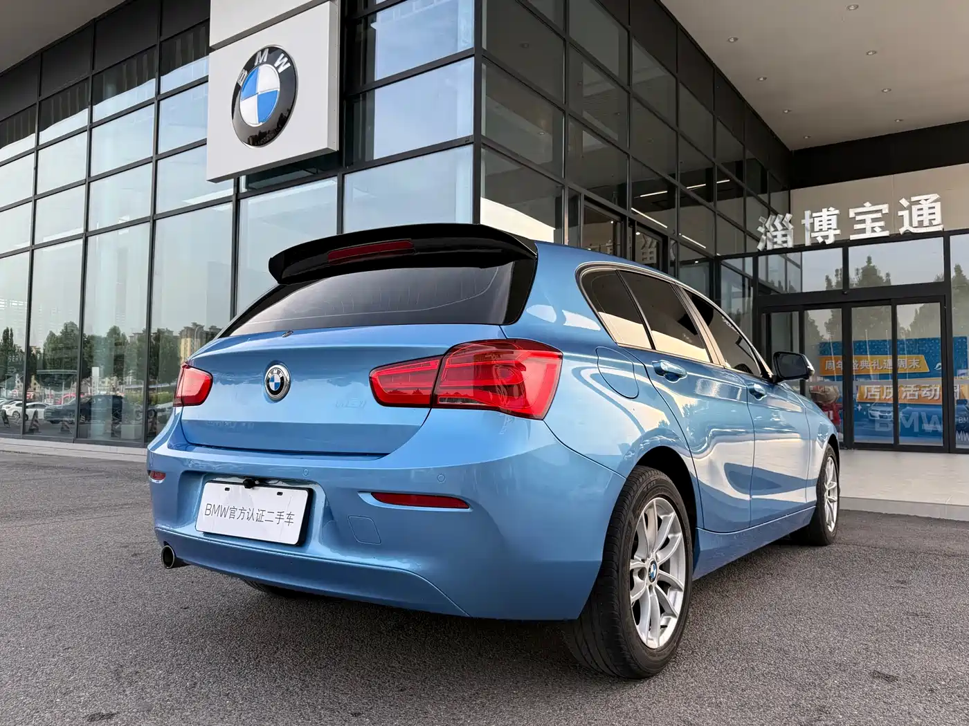BMW 1 Series (Import) 2018 118i Leading фото 13
