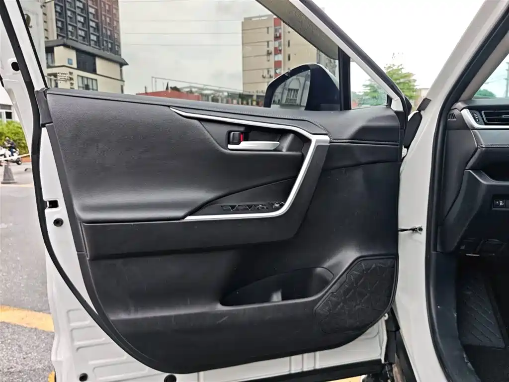 Toyota Wildlander 2022 2.0L CVT FWD Luxury PLUS Edition фото 21