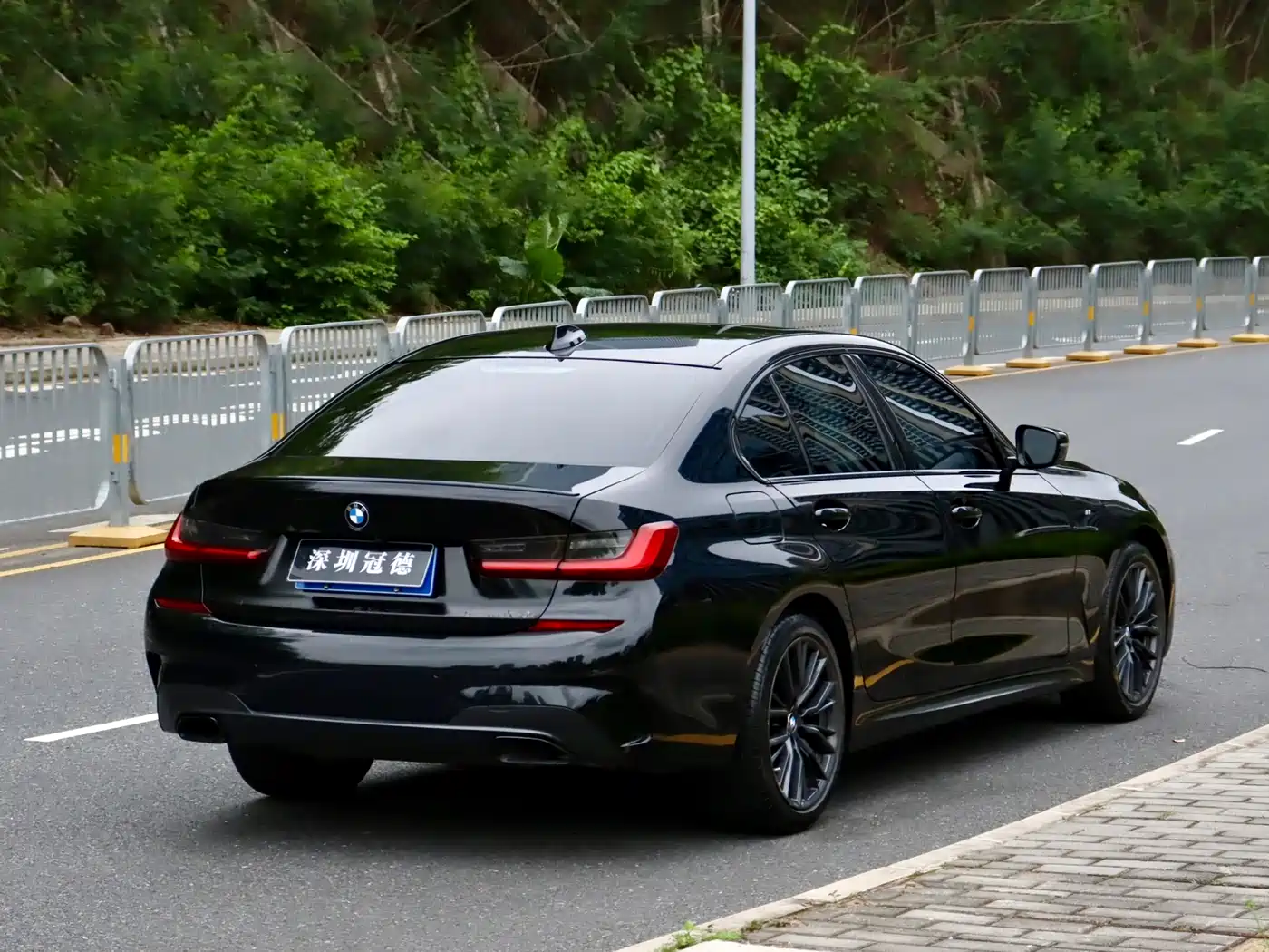 BMW 3 Series 2021 325i M Sport Night Edition фото 4