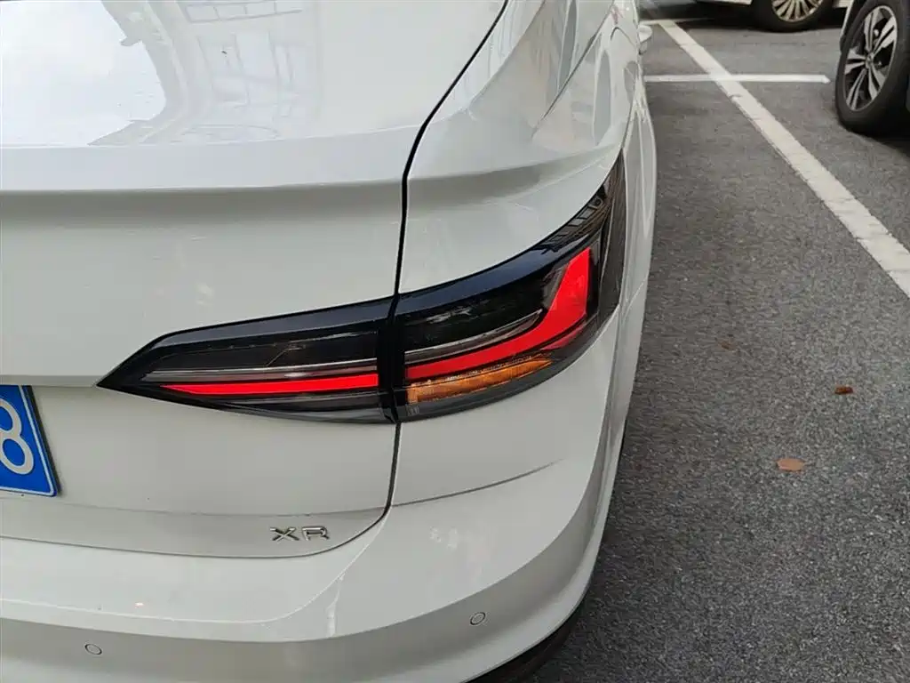 Volkswagen Lavida 2023 New Sharp 1.5L Auto Premium Edition фото 8