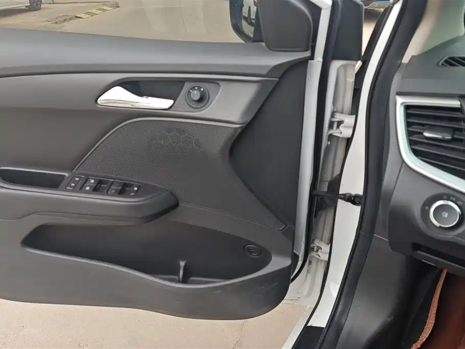 Chevrolet Cavalier 2019 320 Automatic Joy Edition фото 7