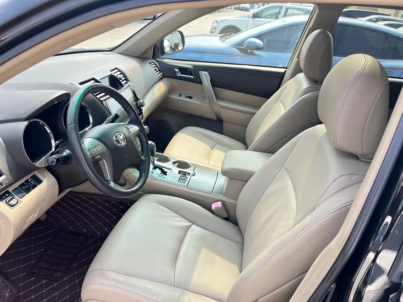 Toyota Highlander 2011 2.7L 2WD 7-seat Luxury Navigation фото 7