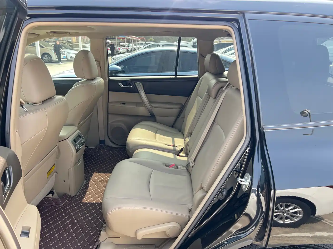 Toyota Highlander 2011 2.7L 2WD 7-seat Luxury Navigation фото 10