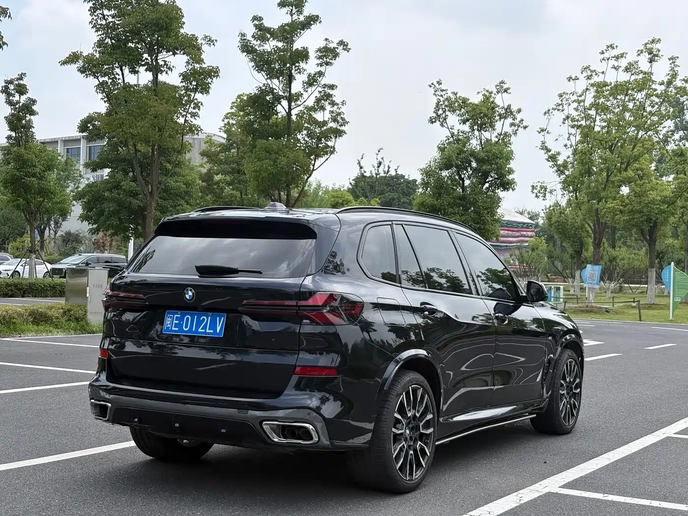 BMW X5 2023 xDrive 40Li M Sport Black Night Package фото 3