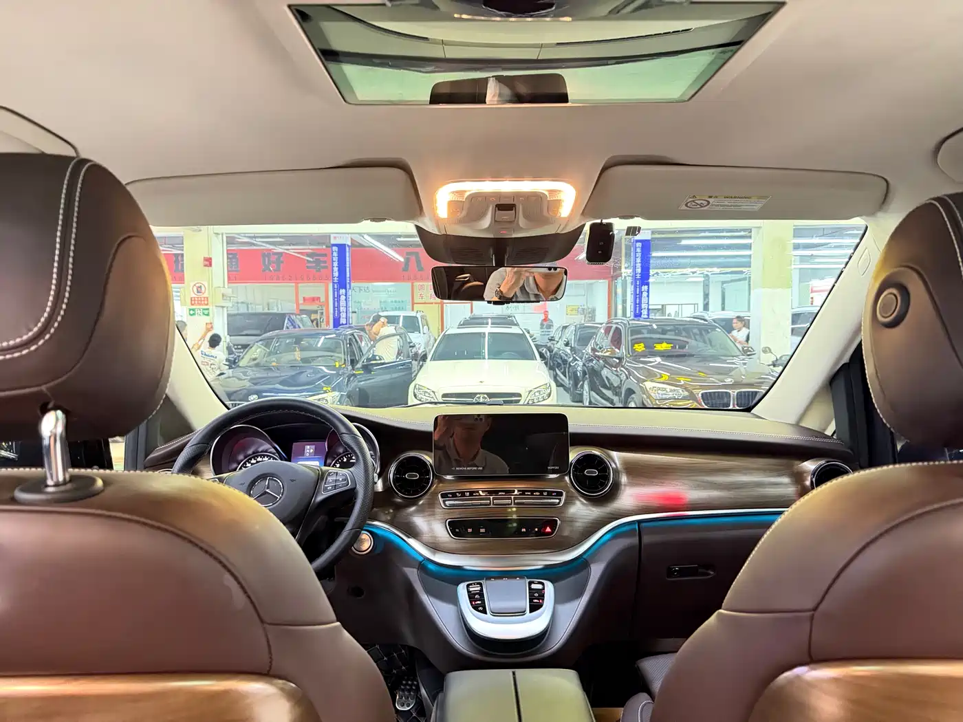 Mercedes-Benz V-Class 2022 V 260 L Long Wheelbase Luxury Edition фото 6