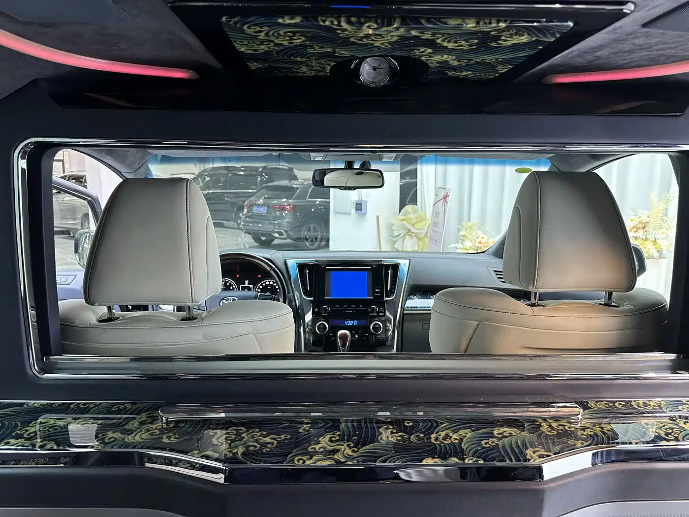Toyota Alphard 2018 3.5L Luxury фото 6