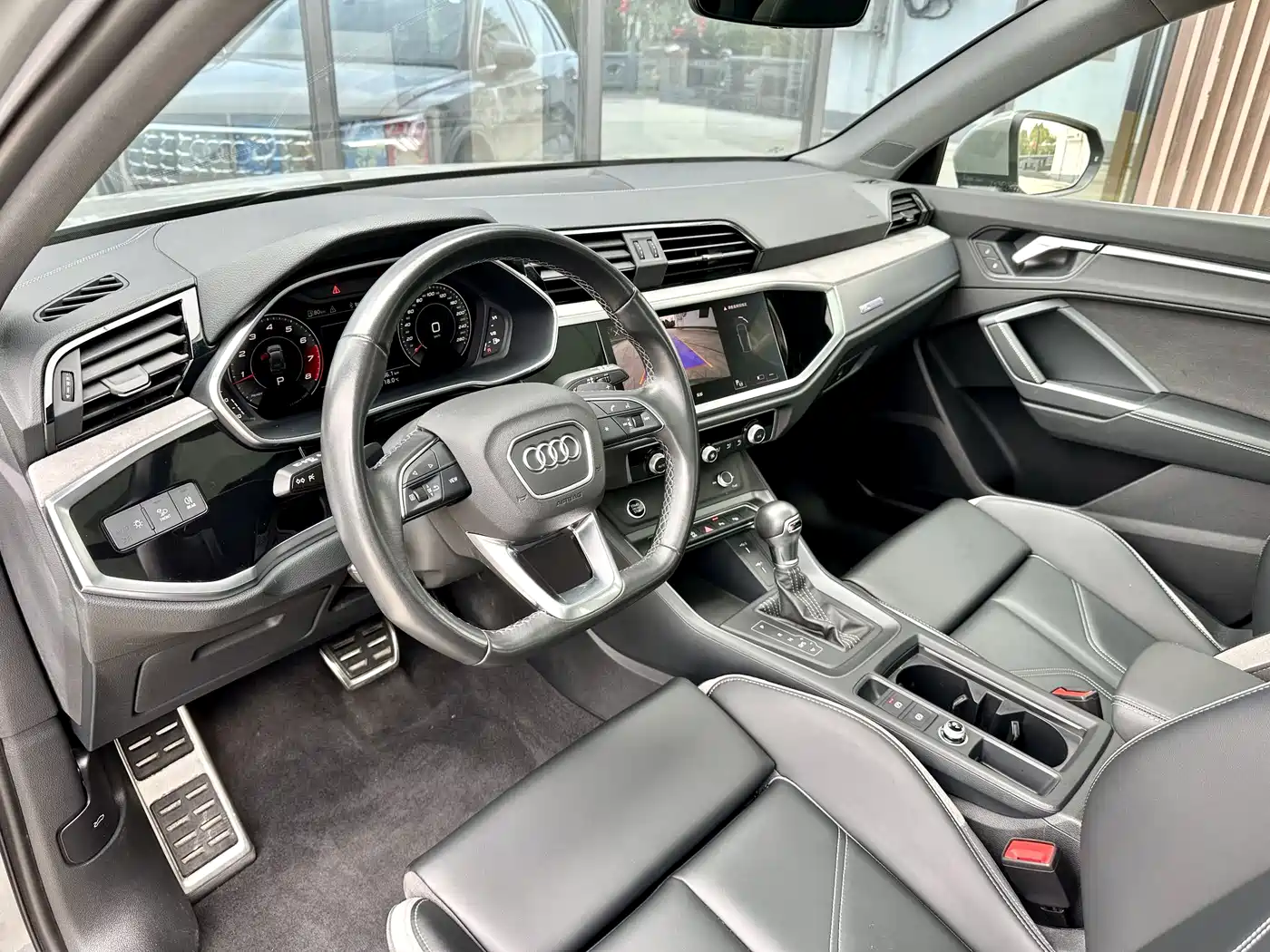 AUDI Q3