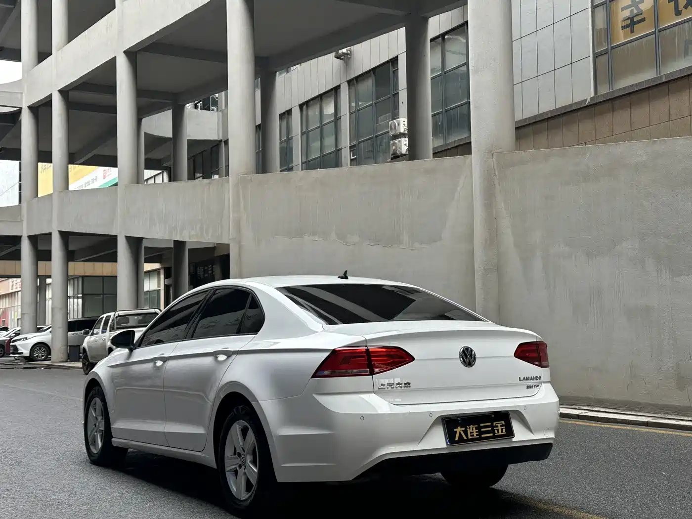 Volkswagen Lamando 2017 230TSI DSG Trend Edition фото 4
