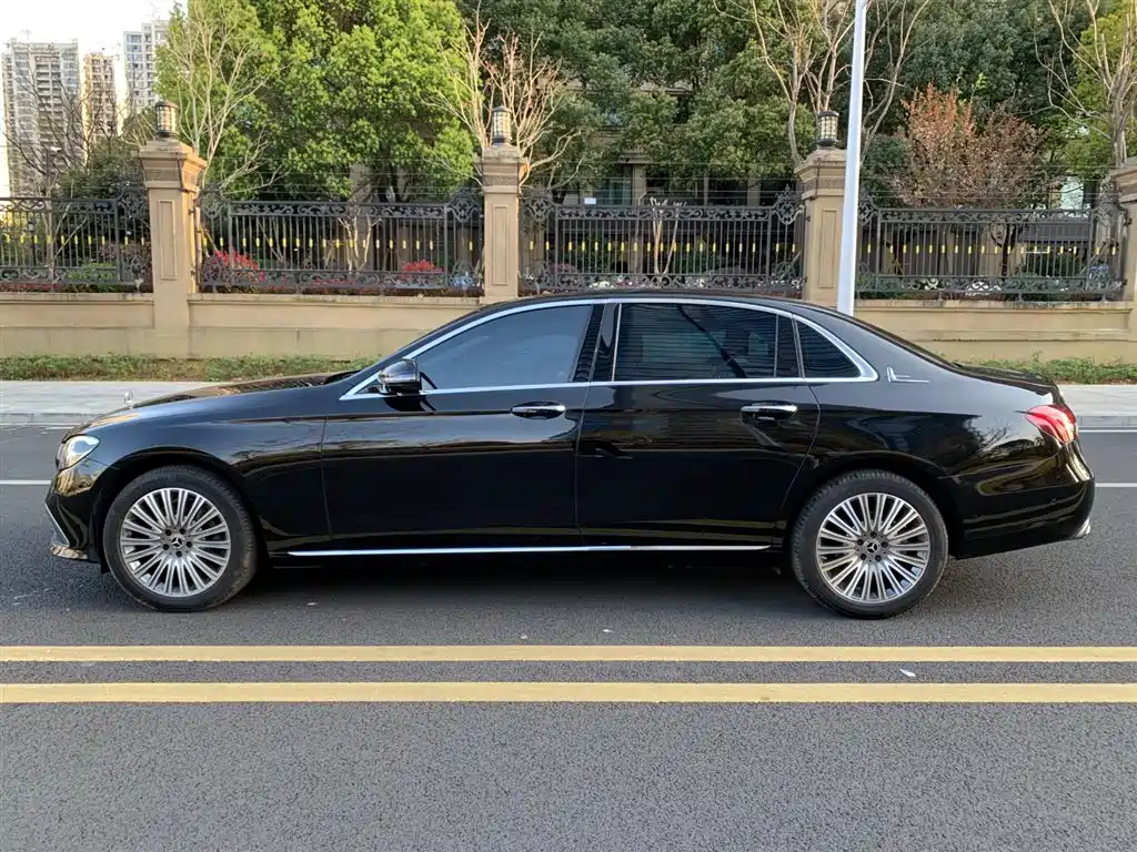 Mercedes-Benz E-Class 2023 E 300 L Fashion фото 7