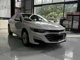 Photo 2 - Chevrolet Malibu XL
