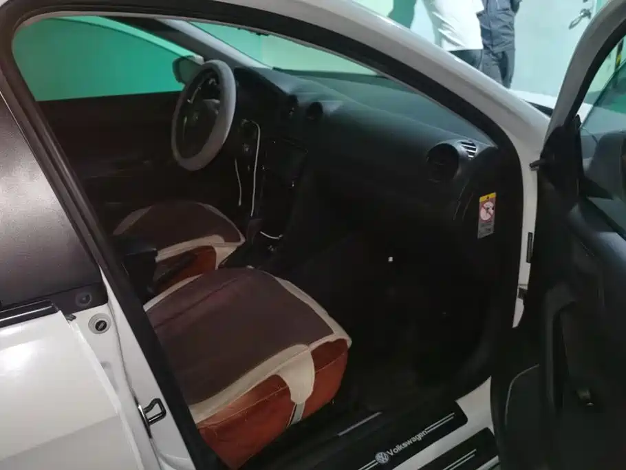Фото 8 - Volkswagen Jetta