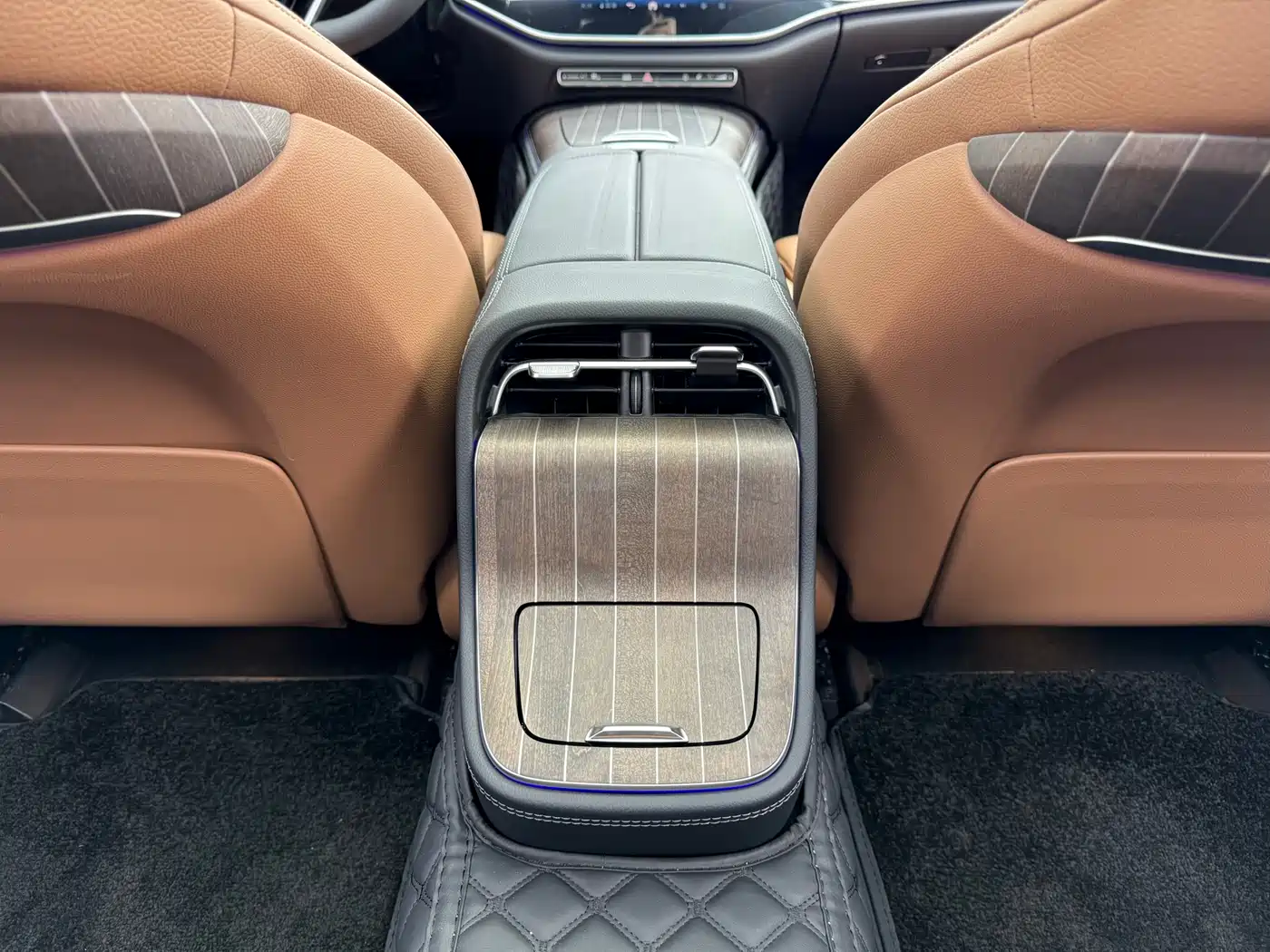 Mercedes-Benz E-Class 2024 Model E 300 L Luxury фото 18