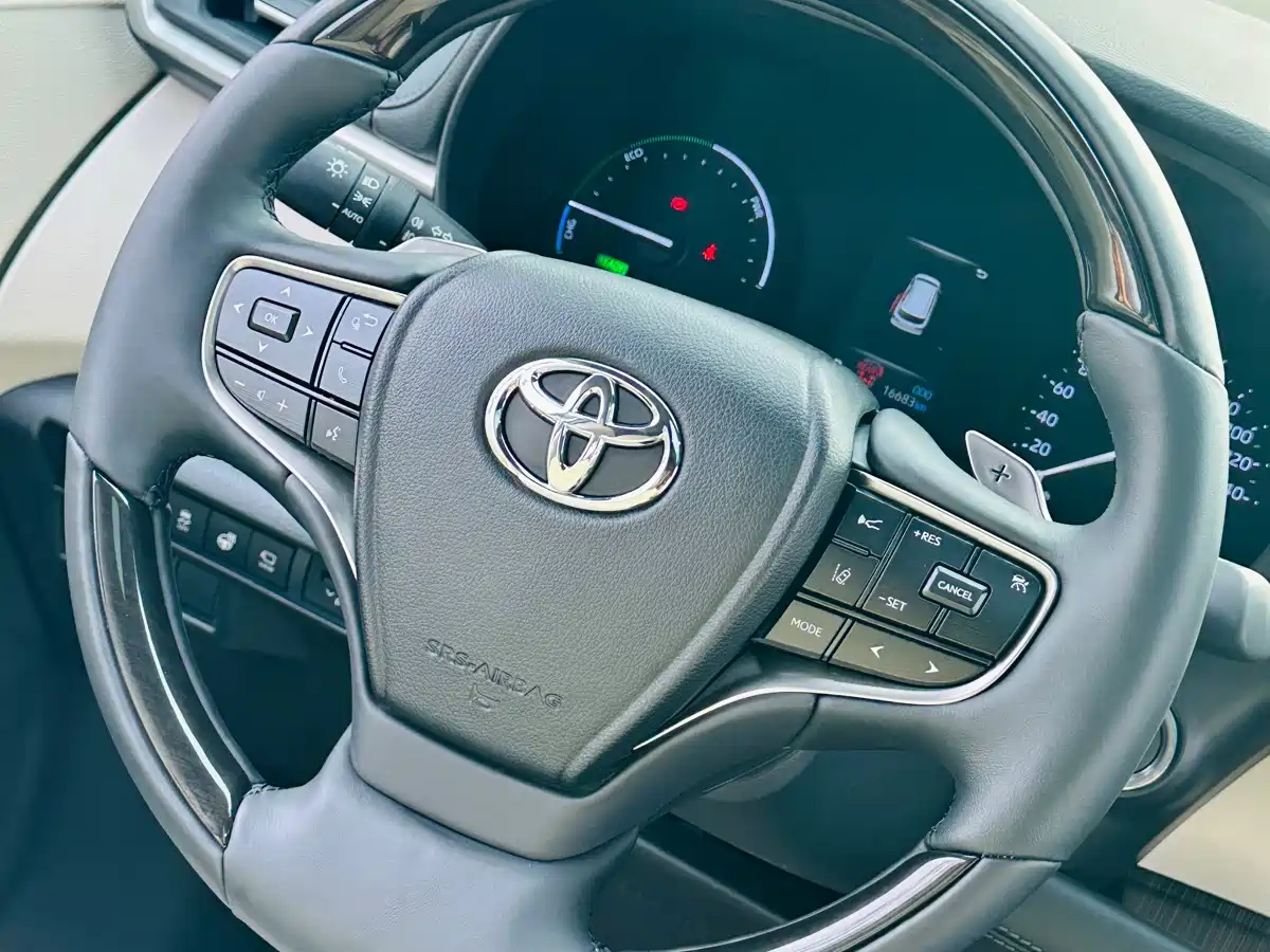 Toyota Sienna 2024 2.5L Hybrid 4WD Premium Edition фото 18