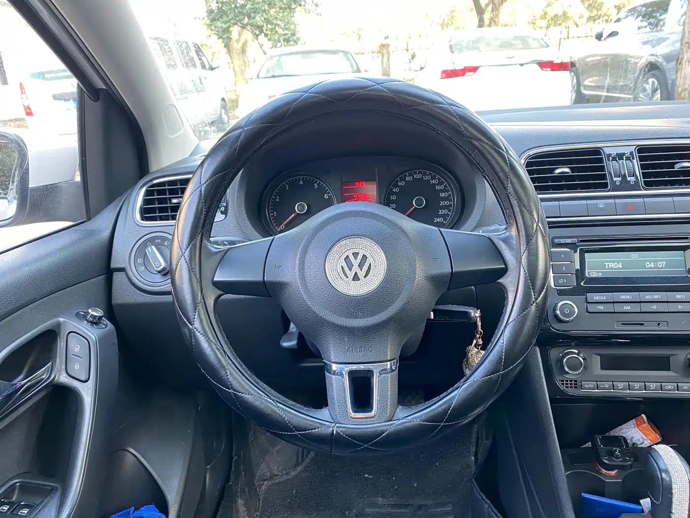 Volkswagen Polo 2011 1.6L Automatic Cool Edition фото 11