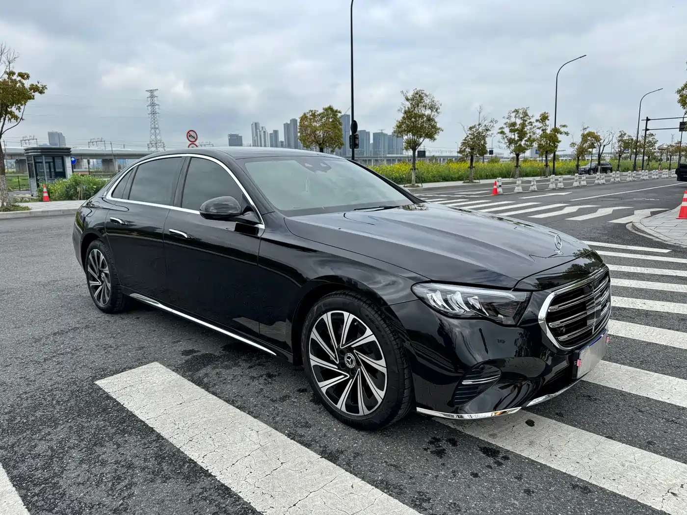 Mercedes-Benz E-Class 2024 Model E 300 L Luxury фото 3