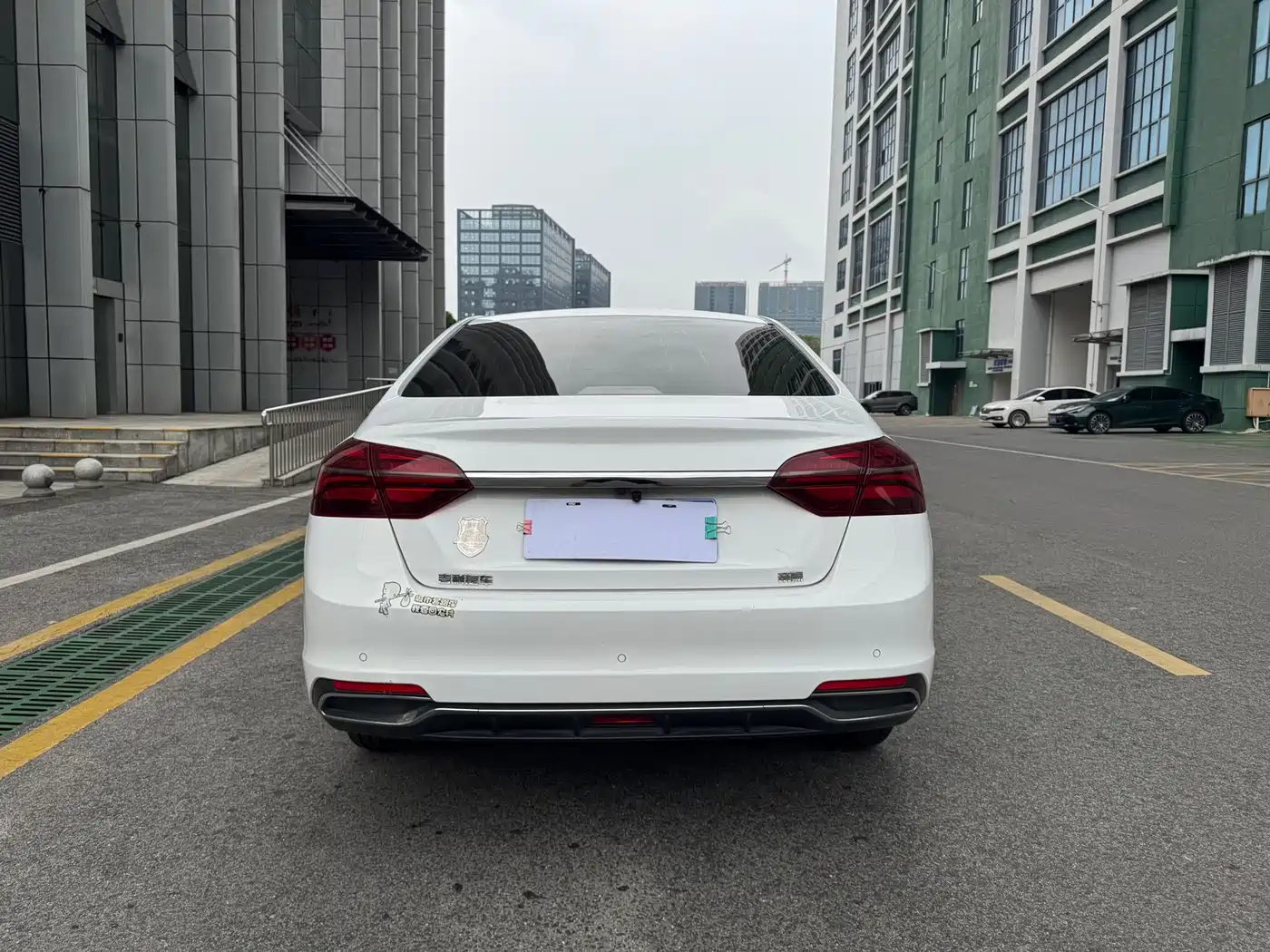 Фото 30 - Geely Emgrand