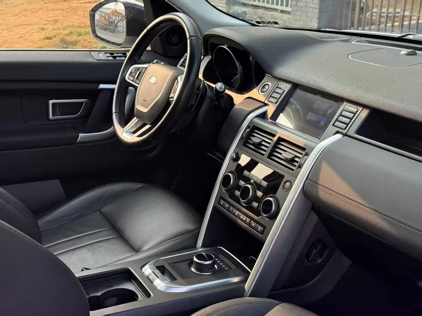 Land Rover Discovery Sport 2018 240PS SE Edition фото 9