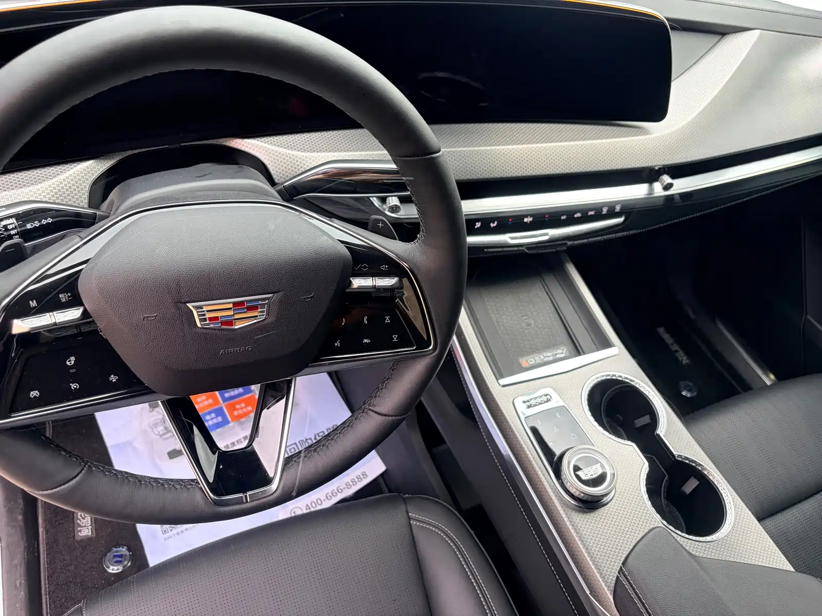 Фото 10 - Cadillac XT5