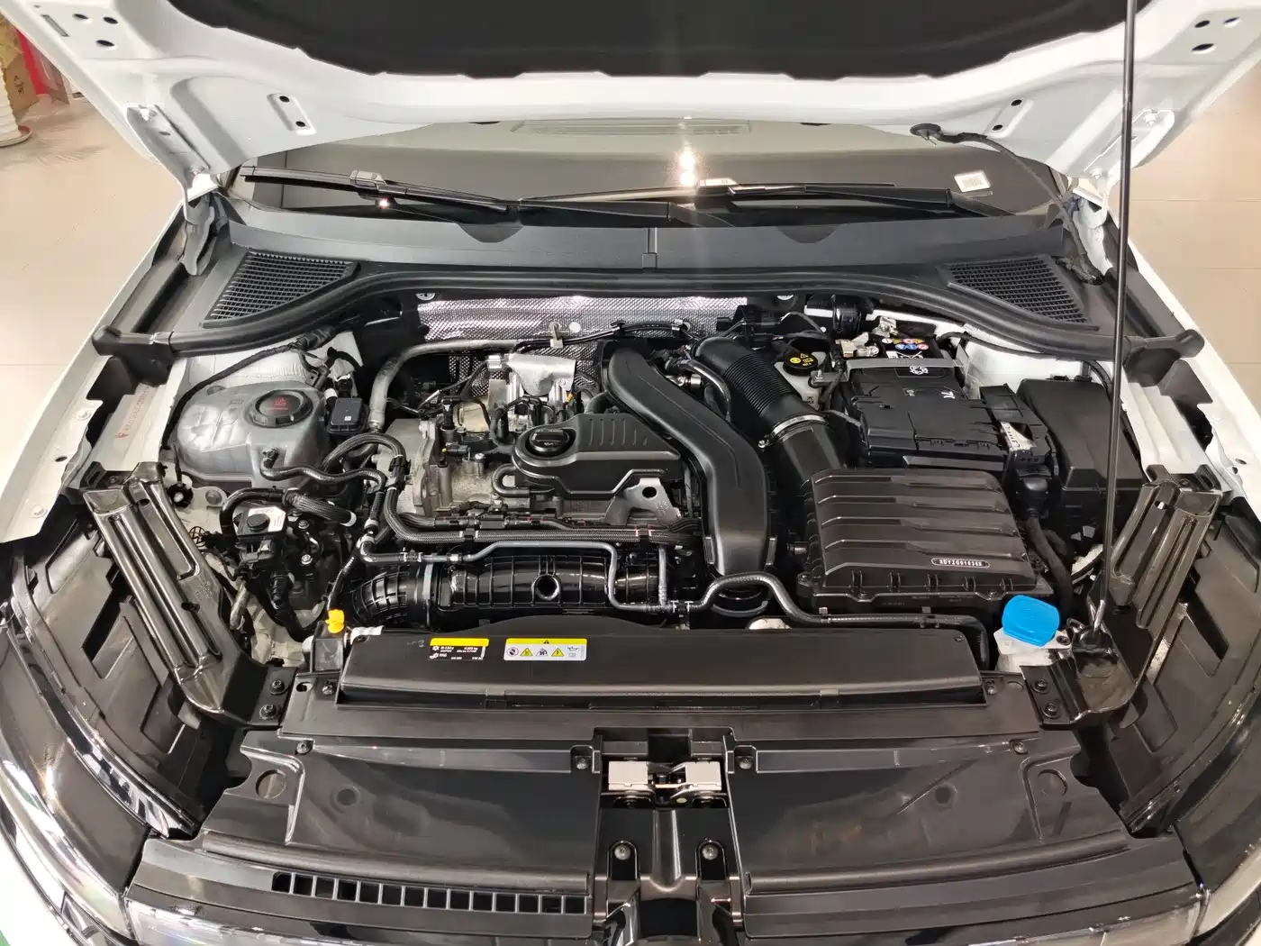 Volkswagen Sagitar 2025 300TSI DSG High-end Model фото 6