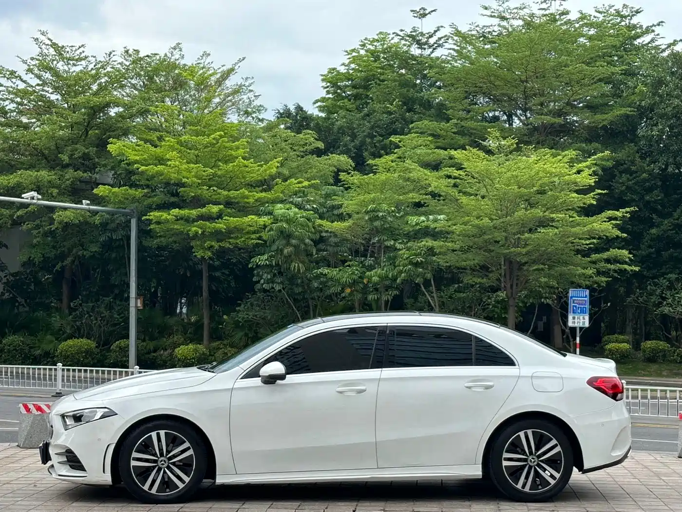Mercedes-Benz A-Class 2020 A 180 L Sport Sedan фото 3