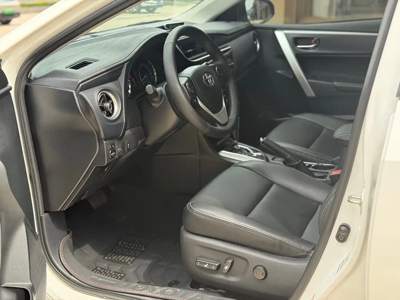 Toyota Corolla 2017 Facelift 1.2T S-CVT GL-i фото 10