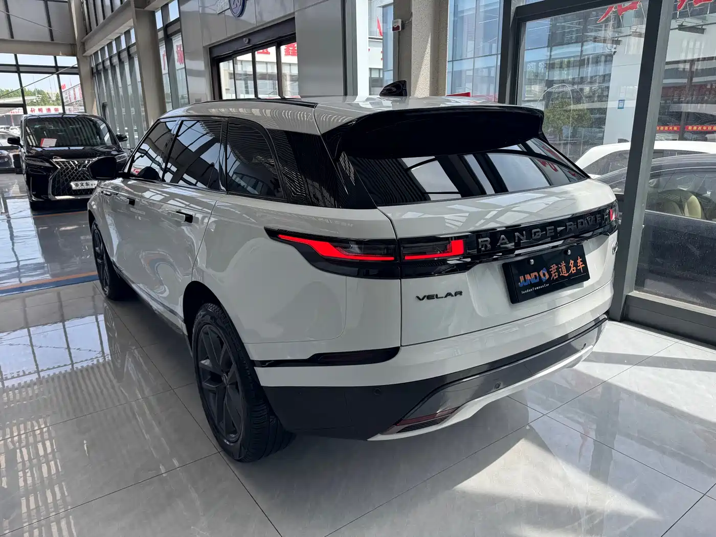 Land Rover Range Rover Velar 2024 Dynamic SE фото 5
