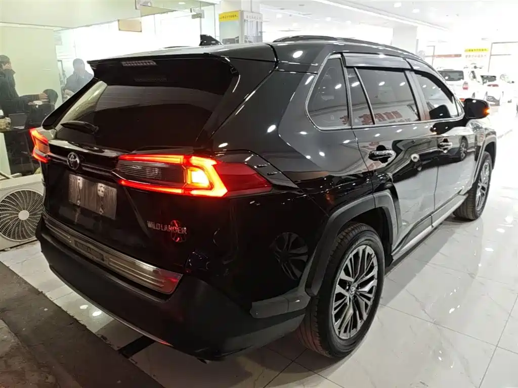 Toyota Wildlander 2023 2.0L CVT FWD Luxury PLUS фото 5